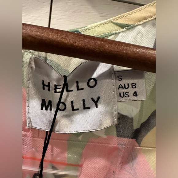 Hello Molly Floral V-Neck Dress- size 4 - Picture 3 of 6